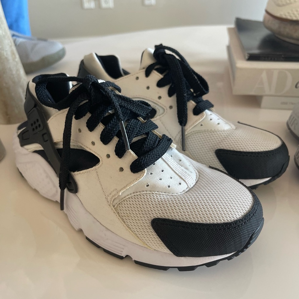 Nike Black and White Women's Sneakers